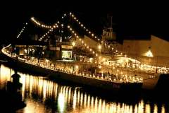 01-US_warships_Sweaty_Jetty_Singapore_Sept1970