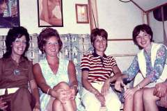 24_3_Mess_social_Mission_girls_Montevideo_Jan1972